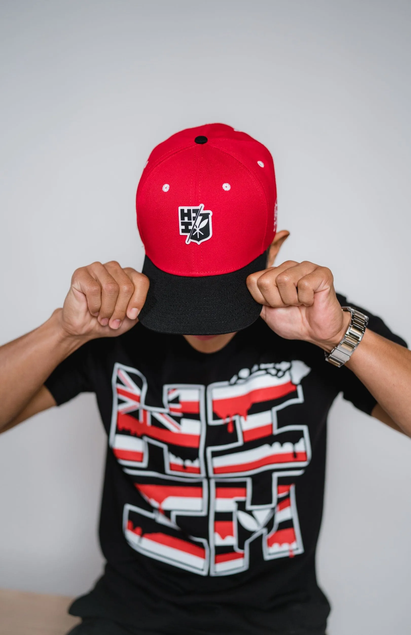 RED & BLACK SPLIT LOGO HAT